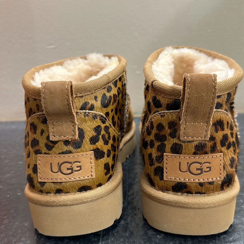 Uggs mini leopard print boots - Picture 5 of 8